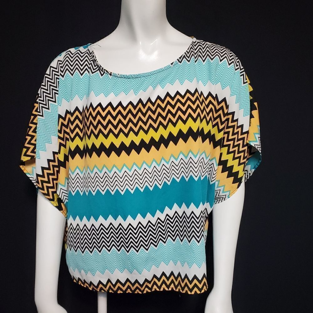 Buttons Chevron Top with Back Zipper (M) - Picture 2 of 5